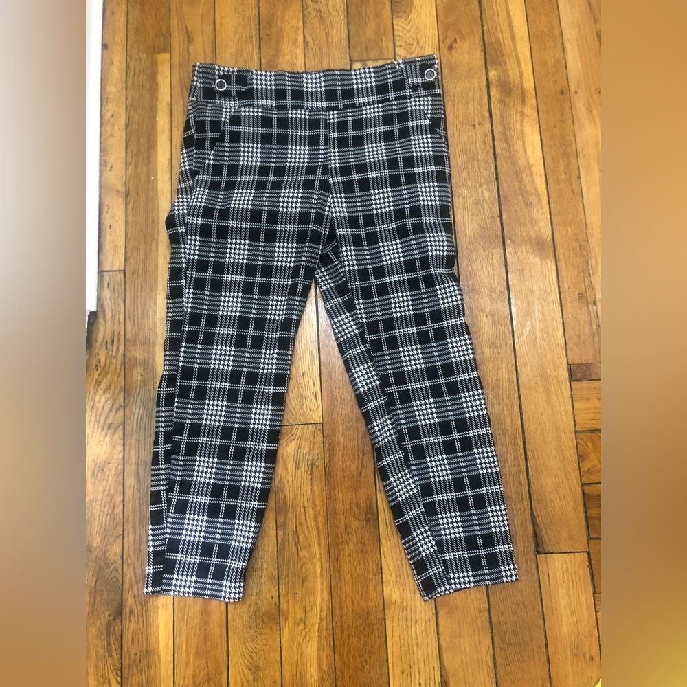 Soho Apparel Black & White Plaid pants Crop Skinny Pants Button Detail-Size XL